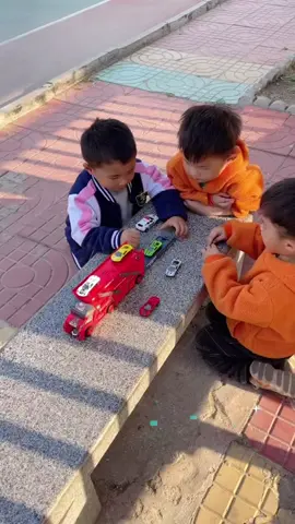 Ejection truck#childtoy #bigtruck#babygifts #readtruck#ejectionseat #multistoreytruck#trucktok 