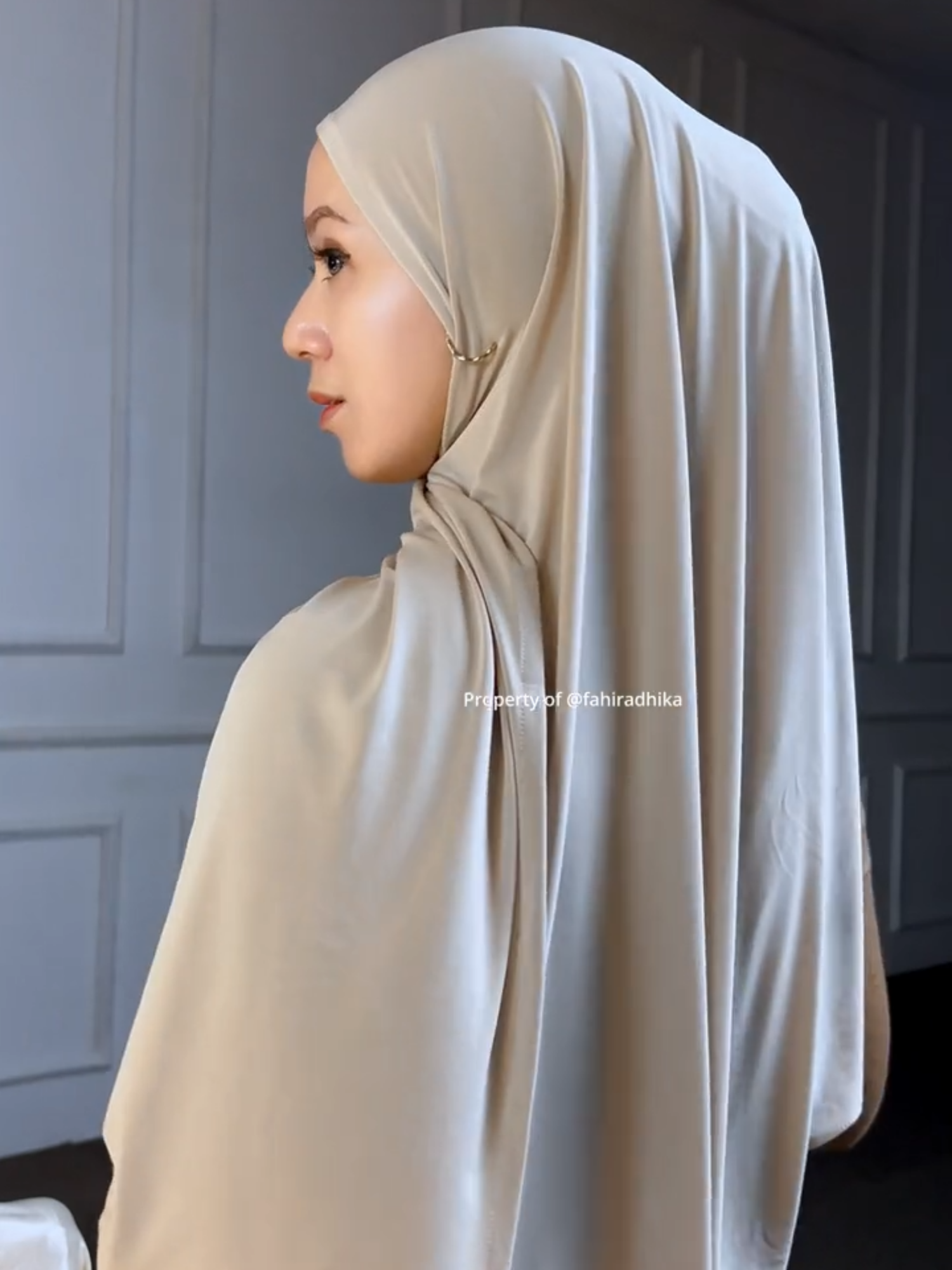Kapan lagi punya hijab instan mudah di styling begini dengan harga sangat terjangkau. Banyak banget pilihan warna. Kalian mau warna apa nih? Yuk samaan?  ZIYA06 #pashminainstan #hijabinstan #outfitideas #rekomendasihijab #pashmina #hijab #rekomendasipashmina #hijabtutorial #khimar #hijabjerseypremium