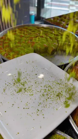 Fıstığın en bol, lezzetin en doruk noktasında olduğu yer: Mirzade! 🌿✨ Özel tarifimizle hazırlanan bol fıstıklı baklavalarımızla tatlıya doyacaksınız. Şanlıurfa’nın en geniş baklava vitrininde sizi bekliyoruz! 🍯🥮 📍Adres: Emniyet Cad. Arap Hoca Parkı Karş. 📞 Sipariş için: 0414 314 82 92  #Mirzade #BolFıstıklı #BaklavaZiyafeti #şanlıurfalezzetleri 