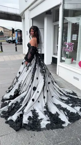 Babe wake up, Elodie now comes in black! 🖤🤍 #weddingdress #blackweddingdress #gothicstyle #weddinginspo #bridetok #bridetobe #bridalshopping 