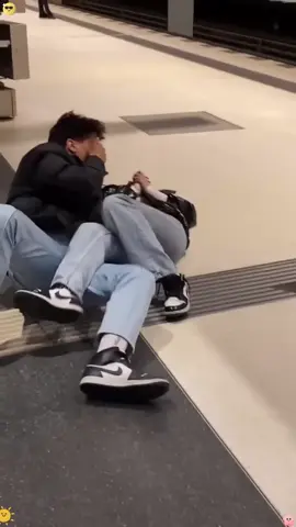 Long distance couple meeting surprise #surprise #boyfriend #girlfriend #longdistancerelationships #fyp #longdistance #reunion 
