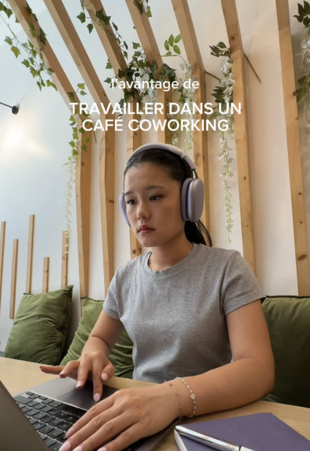 ENREGISTRE l’astuce 🫶🏼 travailler dans des espaces de coworking au lieu de te poser dans des cafés car c’est souvent le prix d’1h dans un café coworking et tu as tous les avantages ☀️👩🏻‍💻 #studytok #studytips #study #studygram #studymotivation #dailyvlog #DailyRoutine #productivitytips #espacecoworking #creatorsearchinsights 