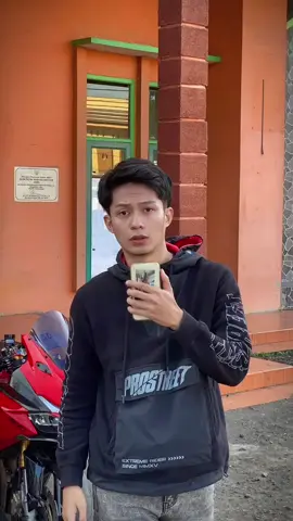 Jadi beli yang mana? #cbr250rr #r25 