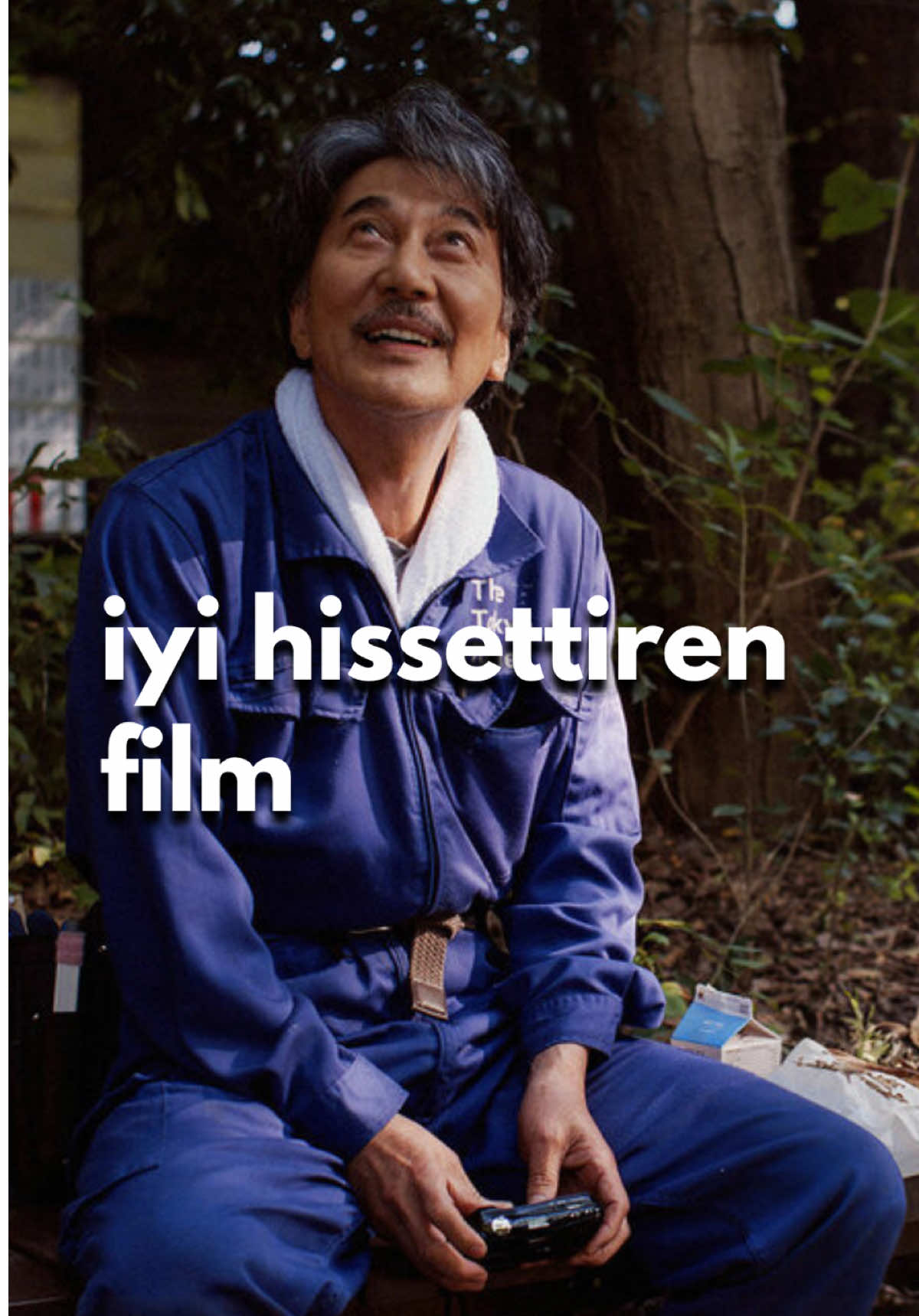 Hayatı Güzelleştiren Film 🪴 Wim Wenders’in yönettiği, Kōji Yakusho’nun olağanüstü performansıyla Berlin’den ödülle dönen bu film, minimal ama büyüleyici bir yaşam portresi sunuyor. Bir tuvalet temizleyicisinin gözünden hayatı izlemek, belki de düşündüğünüzden çok daha etkileyici olabilir. Bu yılın en sade ama en dokunaklı filmlerinden biri. İzleyen herkeste farklı bir yerden iz bırakıyor. Filmin müzikleri ise ayrı bir harika. Filmin adını videoda söyledim. İyi seyirler! 🙋🏻‍♂️ Lütfen takip etmeyi, beğenmeyi ve sevdiklerinizle paylaşmayı unutmayın. Sevgiler 🤗 #AksolotSinema #sinema #film #filmönerileri #filmönerisi  