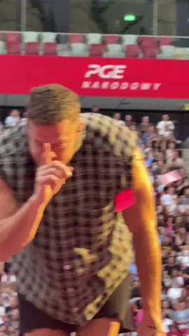 Dan słodziak ♥️ #imaginedragons #warszawa #warsaw #poland #loomtour #pgenarodowy @Imagine Dragons 