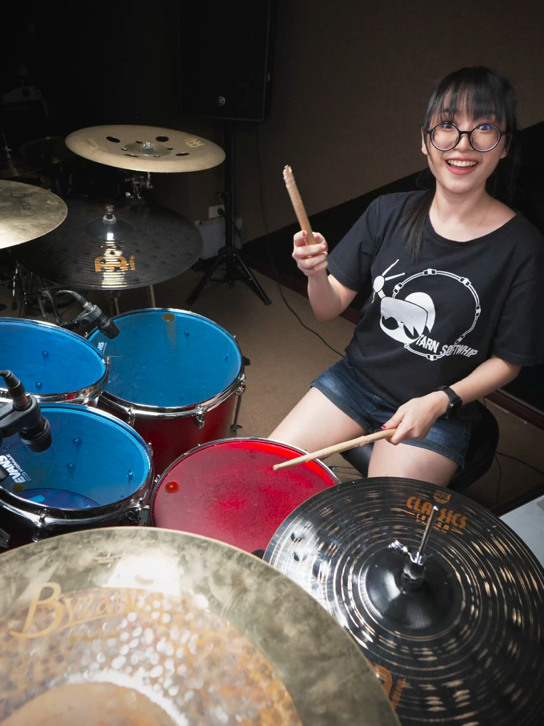 Enter Sandman but My Sticks Enter Heaven🤣 #metallica #drumcover #drummergirl #tarnsoftwhip  #femaledrummer
