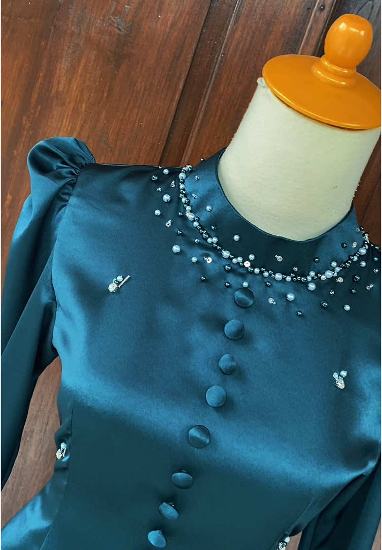 Inspirasi baju kurung melayu#CapCut #jasajahit #inspirasikondangan #madebycustom #penjahit #kondangan #inspirasipayet #dressbridesmaid #jasapayet #karanganyar24jam #fypシ゚viral #xybca #emerald 