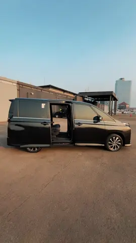 MPV modern dengan sliding door elektrik, captain seat, digital instrument cluster, cocok untuk keluarga modern yang butuh kenyamanan & gaya. Toyota New Voxy Tahun: 2023 Warna: Hitam KM: 40.000 KM Status: A/N Pribadi Pajak: Bulan 6 Kredit: 405 Juta Cash: 4XX Juta ☎️ Our Contact !! Sales Team : 📲Hendra 08551101900 📲Henli 081807270848 👱🏻‍♀️ibing 081585566789 Feel free to stop by & visit our showroom 🙏 📍 Lokasi Bos_Auto Bursa Otomotif Sunter Blok C3 No. 2-6, Jakarta Utara Operasional Showroom : Senin - Jumat : 09.00 - 18.00 Sabtu : 09.00 - 17.00 Minggu : 10.00 - 16.00 #ToyotaVoxy #VoxyIndonesia #MobilKeluargaMewah #SlidingDoorLife #MPVLuxury #JualMobilJakarta #BOSAuto
