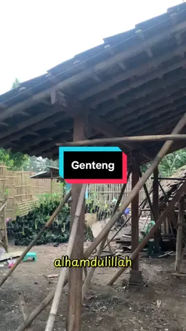 Alhamdulillah guys genteng sudah terpasang setengahnya