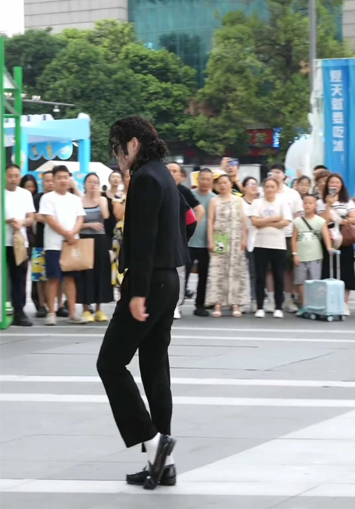 MJ proved we could. Now it's your turn.#caijun #michaeljacksoncaijun#michael #mj #dance #moonwalk 