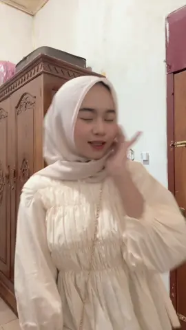 oowtidiii with pwettyy blouse💛 spill disini yaww  #fitcheck #ootdinspo #blousecantik #ootdhangout #fypシ゚ 