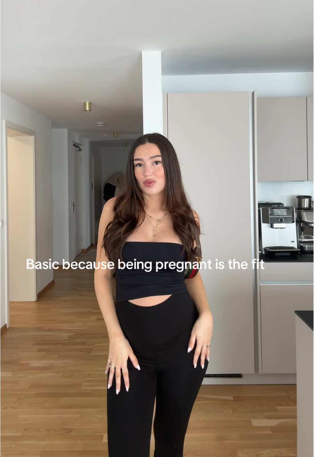 What do you think boy or girl 🤰🏻? #pregnant #mom 