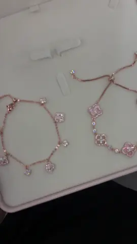 Pink bracelets >> 🤭🥹🎀💖😍 #trendingjewelry #matchingjewelry #pink #summermusthaves 