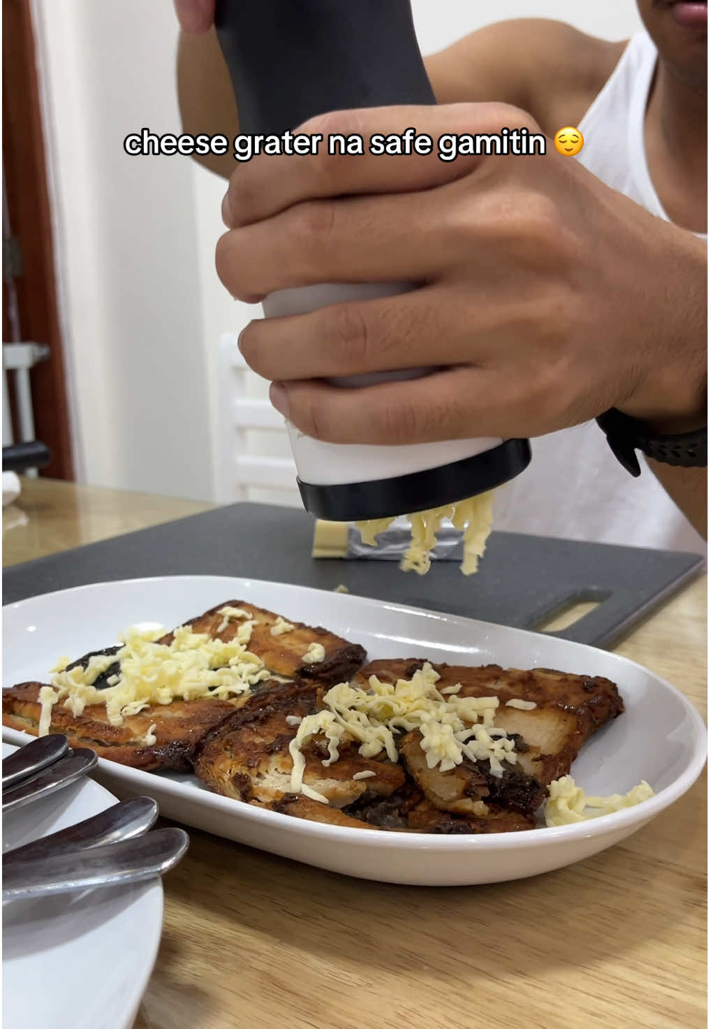 ganito na lang kadali maglagay ng keso #cheesegrater #cheeselover #cheesetok #KitchenHacks #kitchenutensils 