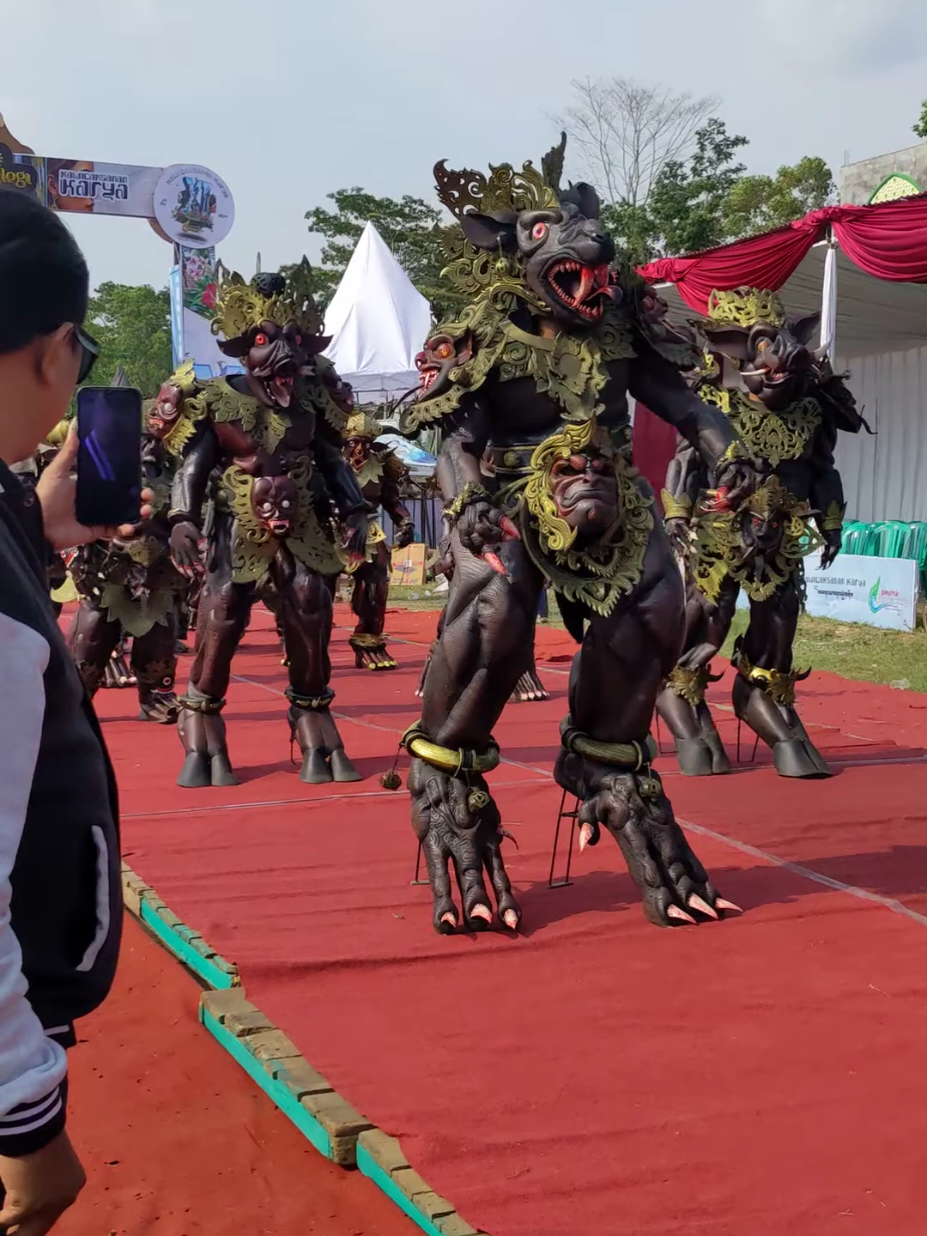 @pesonagondanglegi #pesonagondanglegi #pesonagondanglegi2024 #karnafal2024 #karnafalmalang #soundviral #berandatiktok #masukberandafyp info kostum Dm
