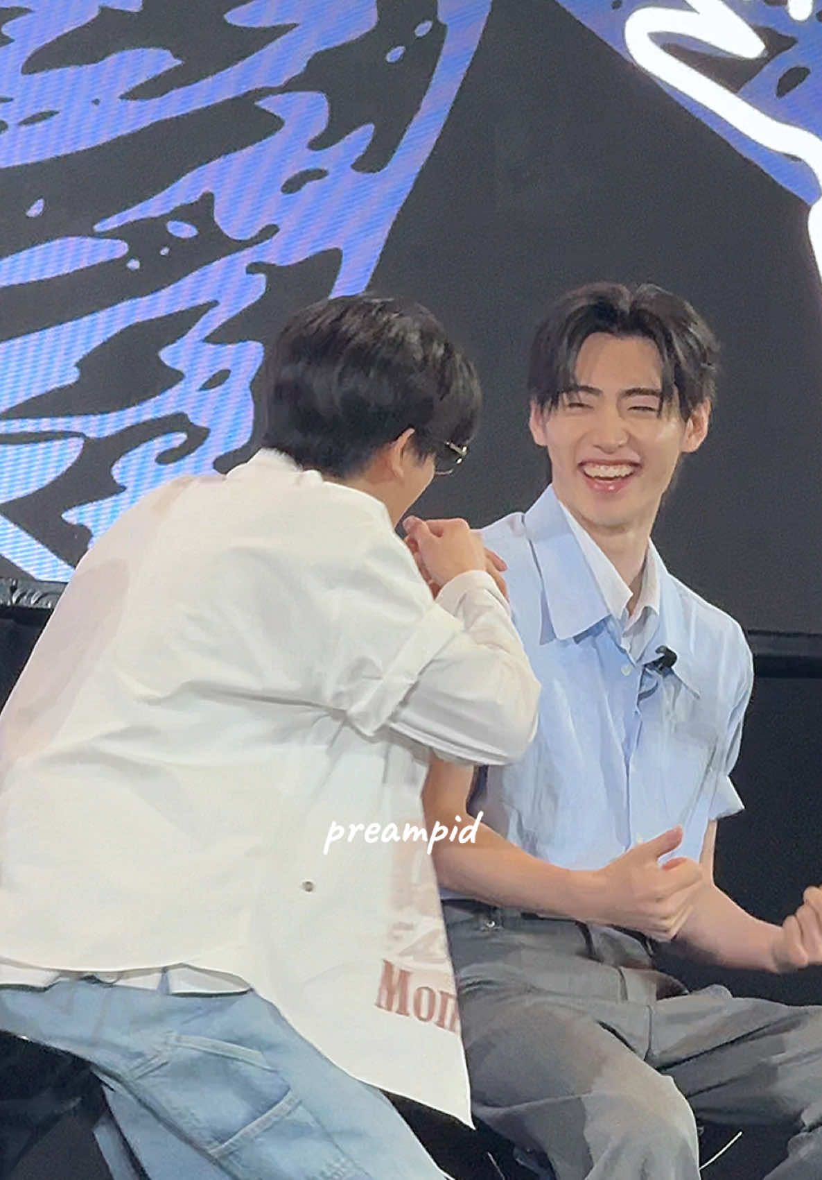 My angel #jakehoon #jake #sunghoon #enhypen #fansign #WALKTHELINE_IN_BANGKOK #fyp 