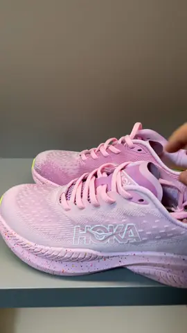 粉粉嫩嫩的谁不爱#HOKA #跑鞋 