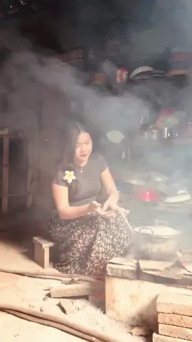 Di era  modern  Saat  ini  banyak Wanita yg  tidak  bisa cara hidupin  api  pakai  kayu  istilah  jawa nya  