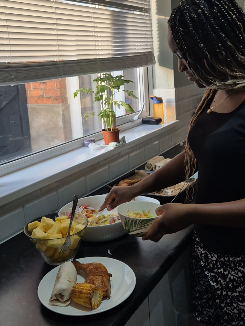 The most cherished moments in a happy home: cheers to family mealtime #homecooking 