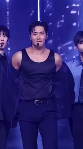 He's incredibly He's absolutely electrifying!!! 🔥  Video credit to owner #siwonchoi #최시원 #SuperJunior!!! 🔥