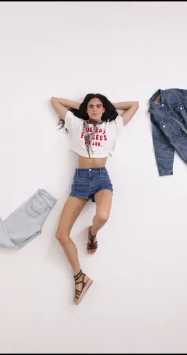 The floor is the mood board. The fit is the masterpiece 😎
