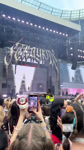 BACK DOOR!!!!! #straykids #straykidsworlddomination #straykidslondonconcert2025 #straykidseverywhereallaroundtheworld #straykidsdominate #straykidsbackdoor #straykids_official #straykidslondon2025 #straykidslondonday1 #straykidsdominatelondonday1 