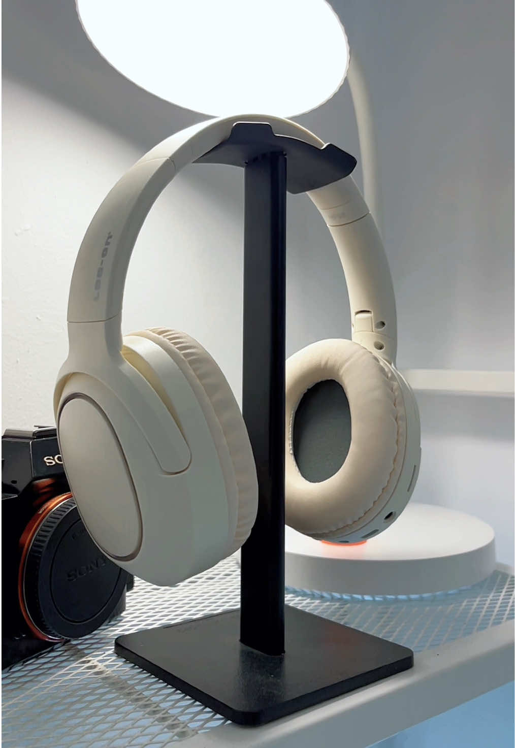 Keren nih Headset Bluetooth Ada Mic yang bisa di pasang bongkar. Headset atau Headphone dari Log On ini ada di keranjang kuning #headset #headsetmic #headphone #logon #murah #rekomendasi #etechid #fyf #fyp #trending #viral 