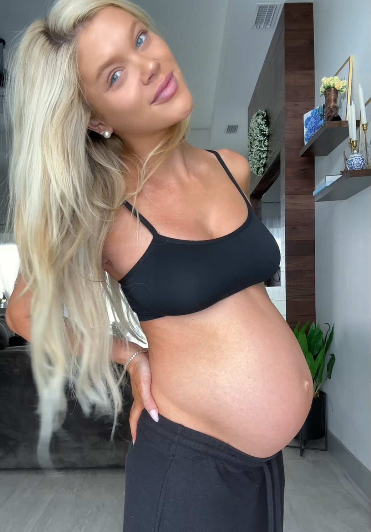 Time is flyyinnnggg, also I filmed this last week but forgot to post!! #pregnant #pregnanttiktok 