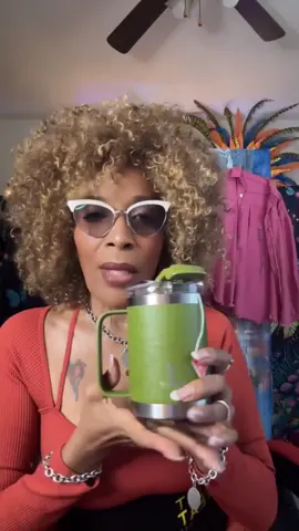 Want your drinks hot or cold for hours? Discover the eco-friendly tumbler everyone’s talking about!