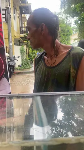 Sana ganun Lang Kadali ang Life noh. Yung tiPong kpag nagugutOm ka,gagawa ka lang ng sarili mOng pEra para may pambili ka. Bihira lang naman yan napunta sa bakery.binibigayan namin sya at nakakaawa.marami nadin kaming naipon na gawa niyang pera.