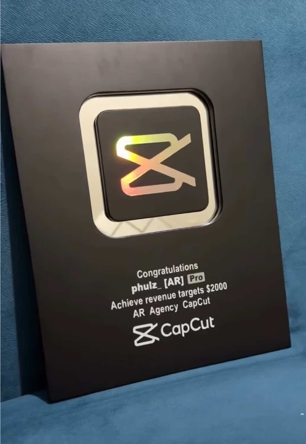 Congrats buat kreator AR yg baru join 2 bulan udah bisa dapetin $2000 dan BlackPlaybutton🥳🔥 #gaji #gajicapcutharian #merchandise #merchandisecapcut #gajicapcut 