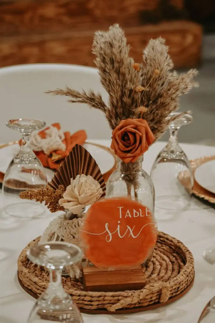 faça você  mesmo cada detalhe desses centros de mesa para seu casamento, podendo encontrar cada ítem na shopee. #noivastiktok #shopee #minimalist #flores #noivas #casamento #fyp #decoracao 