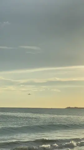 Seindah ap di ujung sana🕊️🥺🥀#pantai #sunsetbali🌊⛱️🌅 #pantaikelan #fyp 