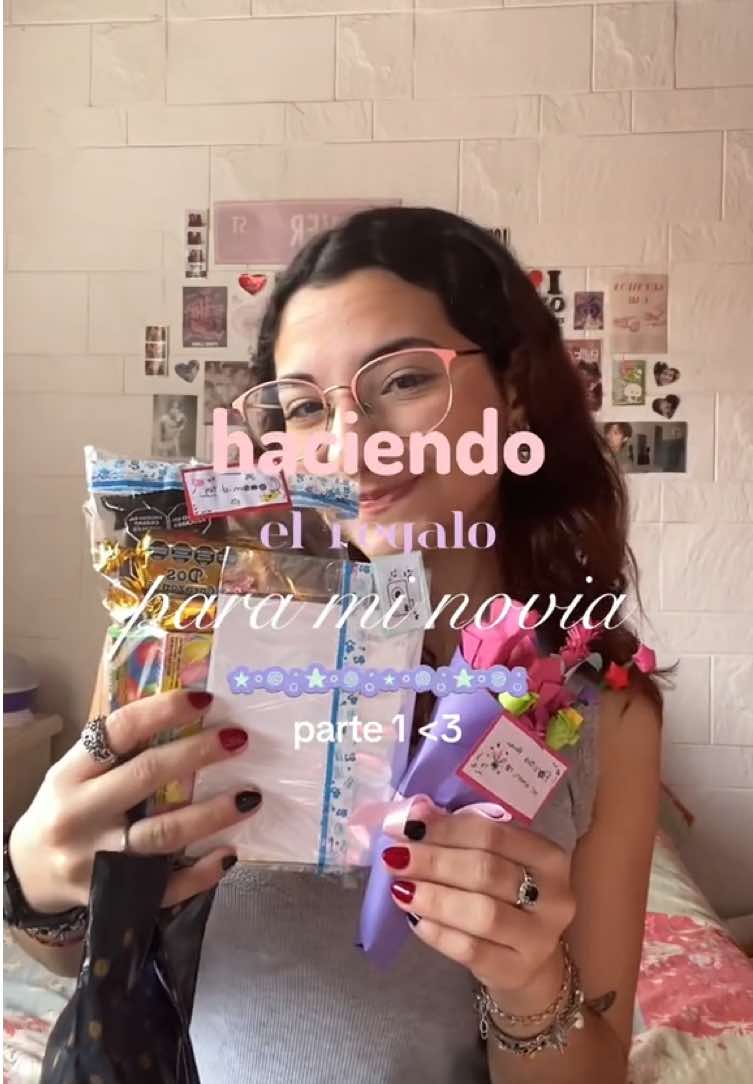 HACIENDO EL REGALO DE PUMPLE DE MI NOVIA!!💌 pt1<3 no lo queria dividir en dos partes pero se me hizo muy largo :(( y no mostré los regalos de mis papás pero prometo mostrarlos en el vlog de cumple ok 🙂‍↕️  te amo mi amor feliz cumpleañitos❣️  #wlw #manualidades #regalos #handmade #fyp 