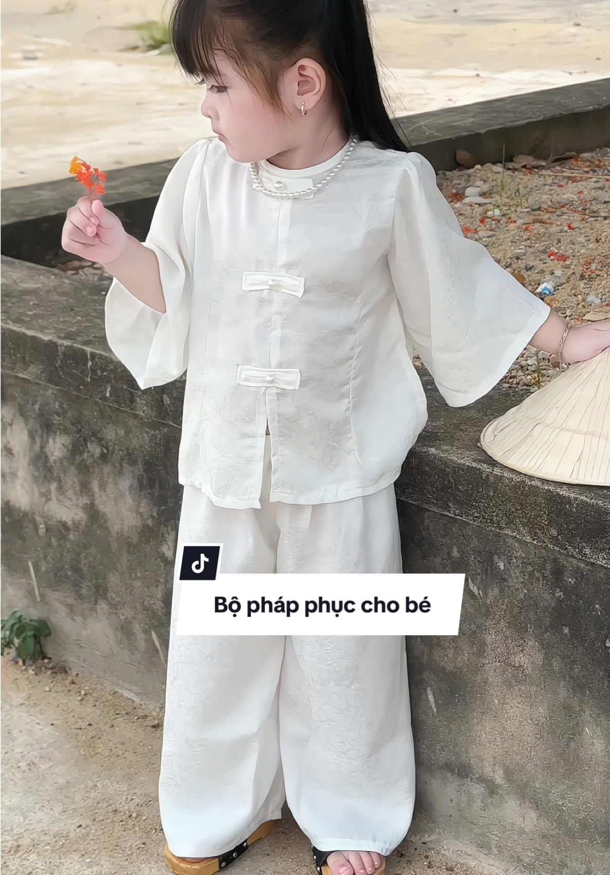 Sớm giờ em thấy các mẹ săn được set này giá quá rẻ luôn… đang có mã giảm các mẹ vào mua liền đi nha #embun #embe #doxinhmoingay #setdodep #dobegai #dobegaixinh #xuhuong #viralvideo #foryou 