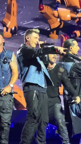 In case @Nick Carter is wondering: yes, the answer is ALWAYS yes 🔥🔥🔥 @Backstreet Boys #backstreetboys #nickcarter #sphere #spherelasvegas #millennium #intothemillennium #fyp #vegas #backstreetsback #vegastiktok 