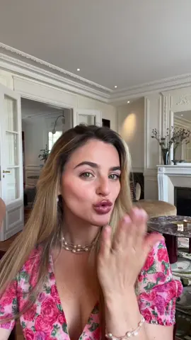 bisous 💋💋💋 #grwm #paris #grwmforadayinparis #pariesienne 