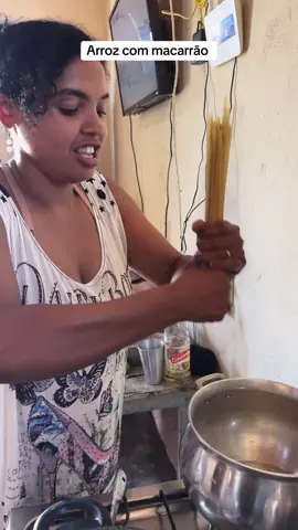 Arroz com macarrão #receita #arroz #macarrao #top #viralvideos 