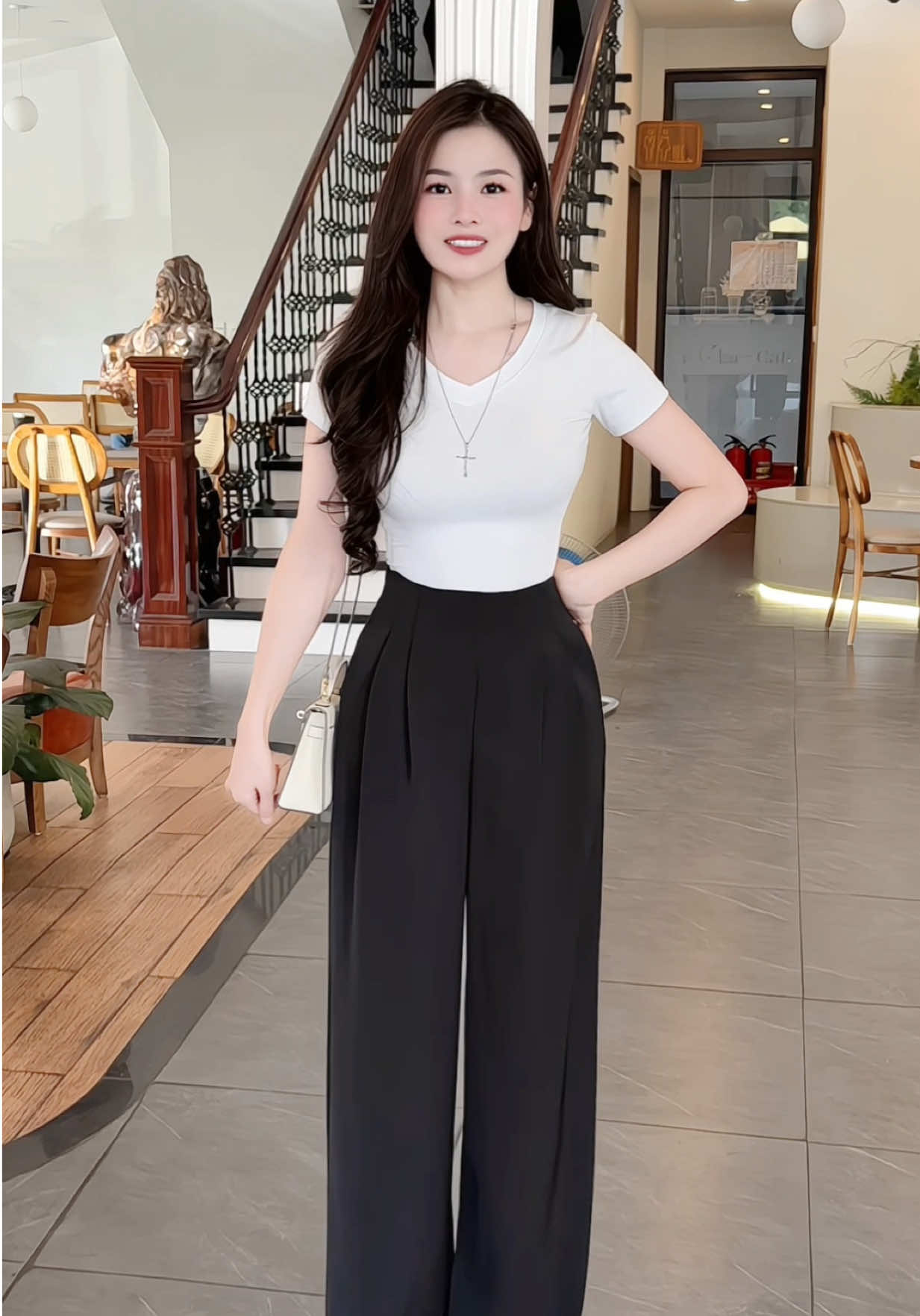 Quần suông ống rộng cạp cao thiết kế dây nơ #duyenrungrinh #quansuong #quanongrong #quancongso #quannu #quandainu #quansuongnu #quancapcao #phoidoxinh #shopping #xuhuong #review #thoitrang #fyp 