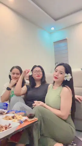 #သူငယ်ချင်းကောင်းဆိုတာ #အတူသောက်အတူမှောက်#🤭 #ဆိုင်မှာသွားမသောက်ရအိမ်မှာသောက်#🤭 @Aprilmai Maji @TNDS #kth #fyp #myfans #mybff #🌸 