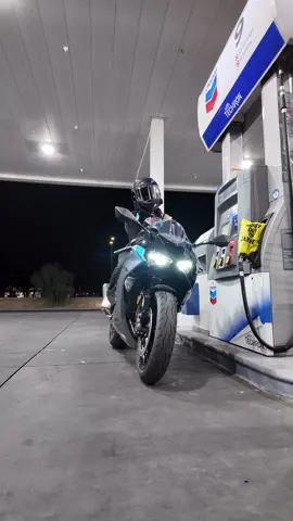Must be dreaming… or maybe you just found your dream girl 🤭  #fy #fyp #biketok #bikergirl #bikelife #rizz 