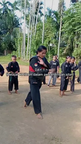 ingat ya harus kaidah, kalau ngak poin nya batal. 🌾😁 #pencaksilat #silat #silatindonesia #beladiri #peraturanbarupencaksilat #kaidahsilat 