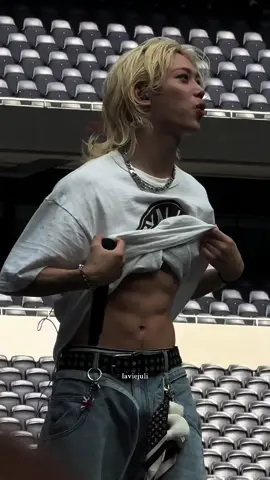 FELIX #dominatetour #london #straykids #felix #felixstraykids #soundcheck 
