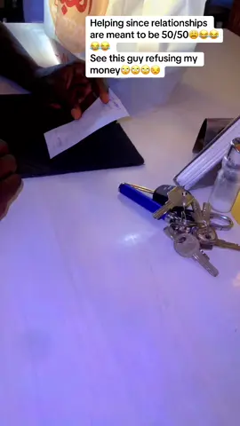 See this man refusing my money 😂😂😂😂🙄🙄😒#southsudanesetiktokers🇸🇸🇸🇸🇸🇸 #viral_video #fypppppppppppppp 