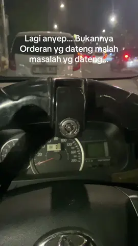 Masalah dateng gak kenal waktu… #kuncistirmobil #kuncistirmobilmacet #drivertaksionline #nasibdriveronline 