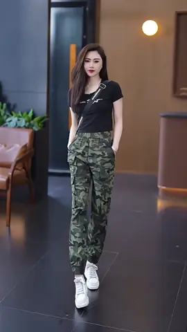 💥 LÊN ĐỒ CHIẾN NỮ – CHẤT LỪ TỪ ĐẦU ĐẾN GÓT 🌟 Set quần nữ rằn ri hàng QCCC – vừa ngầu vừa sexy ngầm 🏍️ Đi phượt hay đi dạo phố đều nổi bần bật 🔰 Vải xịn, đường may chắc chắn – form chuẩn mặc không chê được 📆 Có nhận order – về sau 7-10 ngày, cọc giữ hàng nha