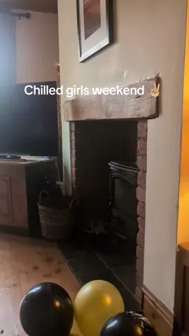Haven't had a chilled weekend like this in forever!!  Missing my team at home but I'll be back tomorrow ❤️ #chilledvibes #girlsweekend #weekendtrip #girls 