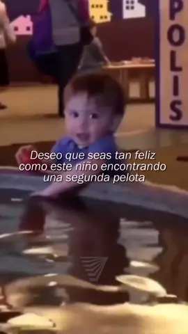 Deseo que seas tan feliz… como ese niño que encuentra la segunda pelota. Esa alegría que no se explica, que nace en lo pequeño, que aparece sin pedir permiso. Porque ser mamá a veces agota, a veces duele, pero también regala momentos que nos devuelven la vida. Ojalá tú, mamá… puedas volver a sonreír así, sin culpa, sin peso, solo sintiendo que también mereces alegría. ✨🧑‍🧒‍🧒♥️ #maternidad #maternidadereal💖 #realidad #maternidadconamor #maternidadfeliz #séfeliz #sonriesiempre #deseo #parati #madre #mujer #madreehijos #mensajeparati #viral #viralreels #viralvideos #crianzafeliz #crianzarespetuosa