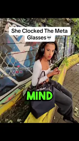 She said “I know your meta glasses” mid-rizz 😭 Still gave the socials tho… we move 💼 #metaglasses #rizzgod #uktiktok 