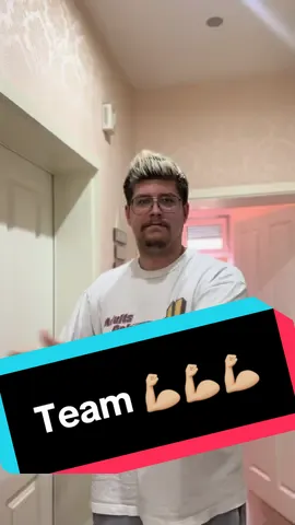 Wir halten immer zusammen 💪🏼💪🏼#familienleben #kinder #hunde #arbeit #teamwork #ehe #eheleben #livehack #happywifehappylife #happywife #comedy #comedyvideo #CapCut 